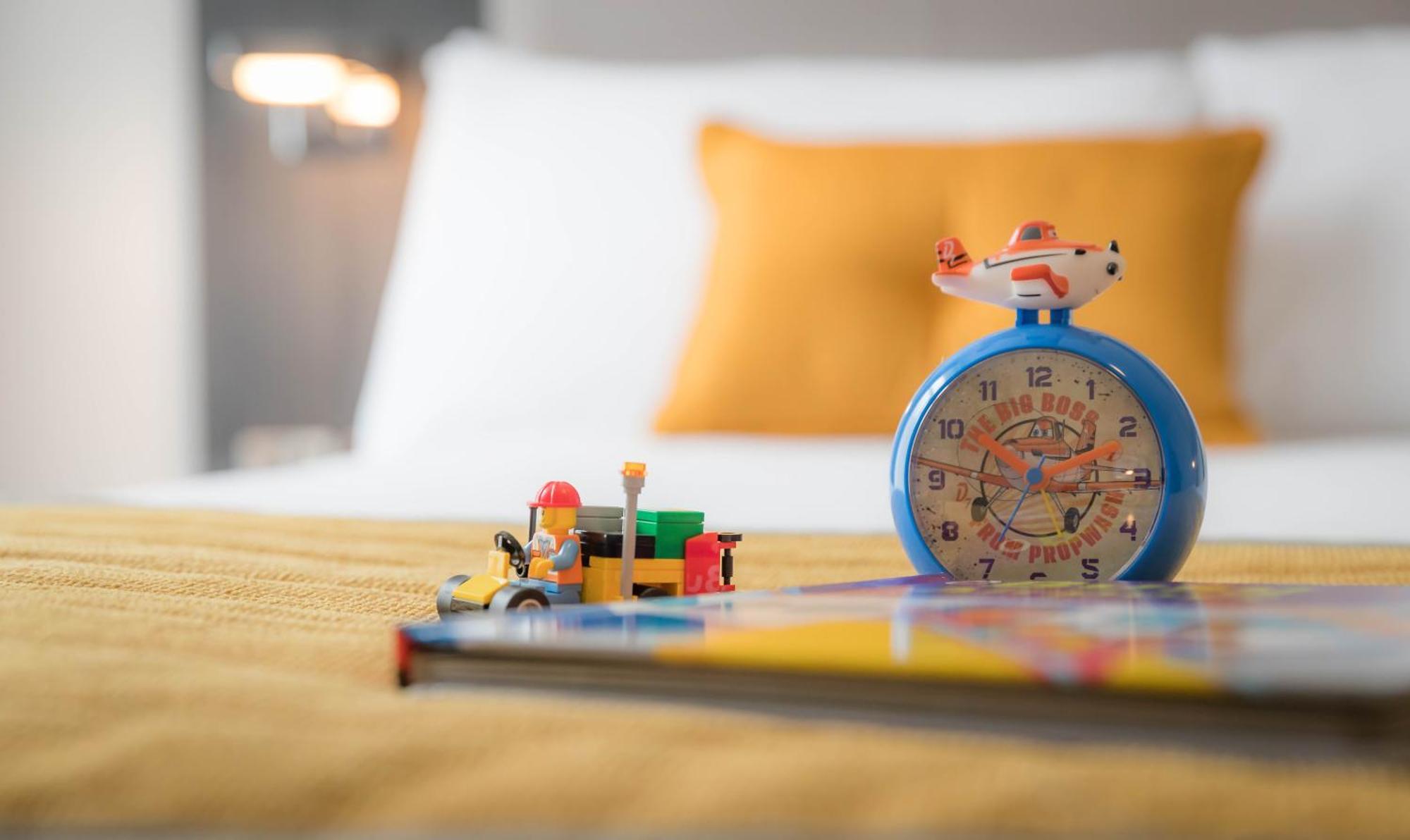 Family Room (2 Adults + 2 Children),669900162:JPEG